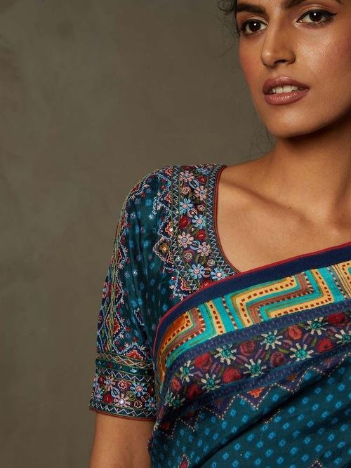 Teal & Navy Chowki Saree With Unstitched Blouse - Image 2